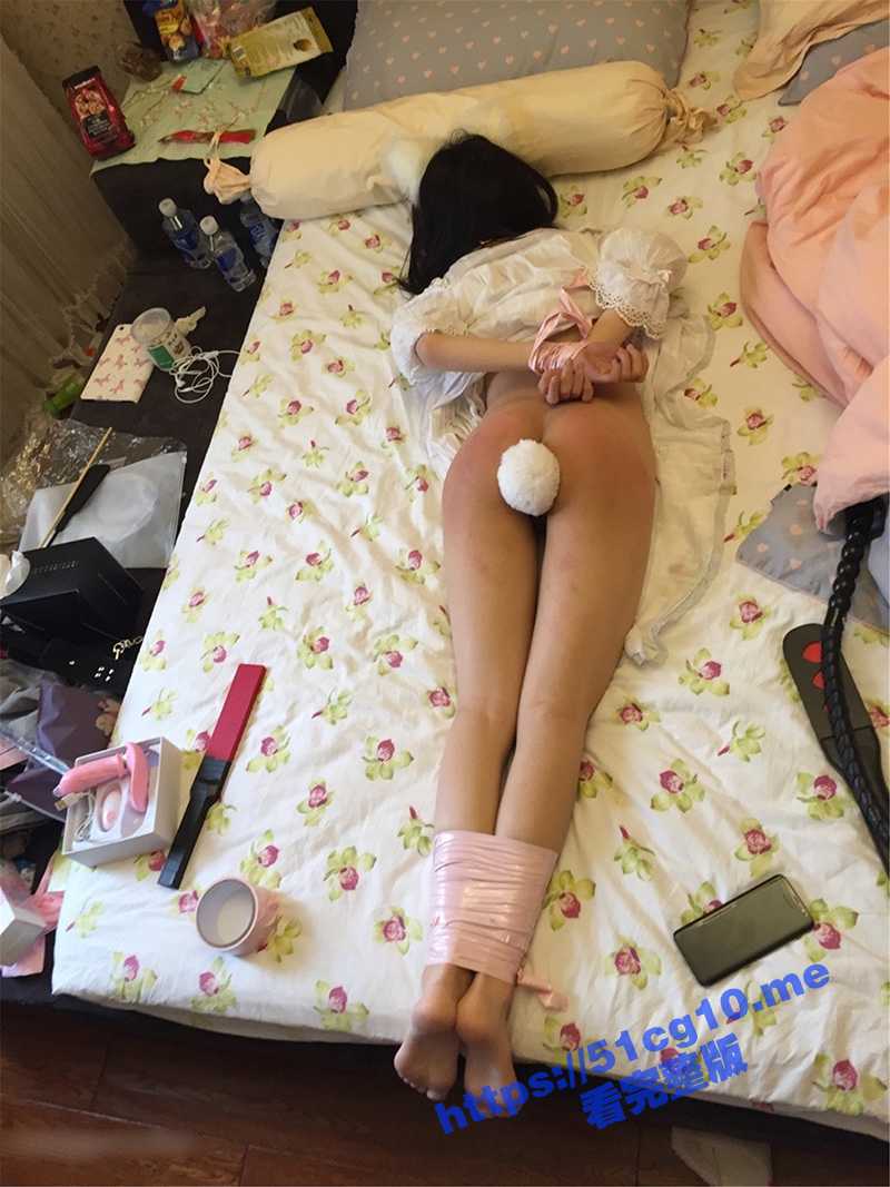 M属性反差母狗 刘彤彤 不雅私拍流出 被调教的听话又淫荡 美艳长相令人心动！