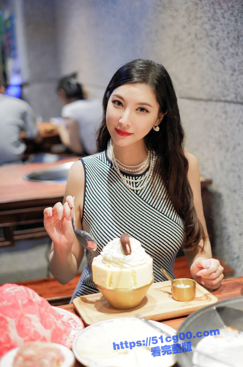 高颜值御姐网红 Veronica 性爱视频流出 九头身娇躯前凸后翘 颜射口爆韵味十足！