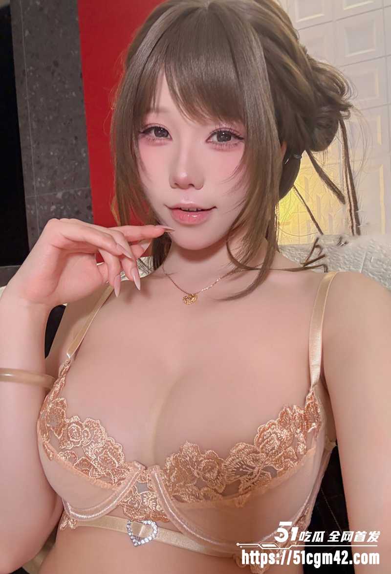 童颜尤物 咬一口兔娘 身着性感淫装起舞  甜蜜诱惑里尽情发春撩拨