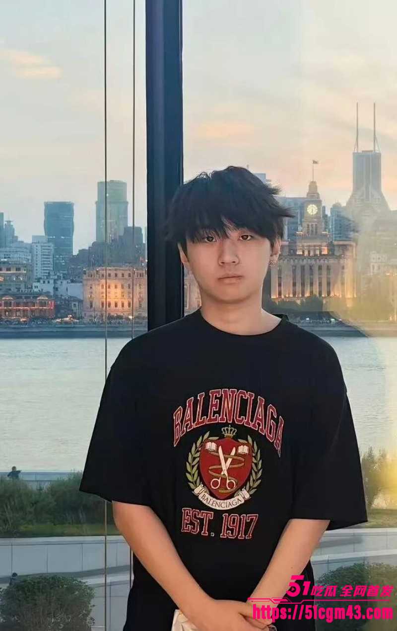 澳洲UQ留学生 李某某 人设崩塌 兰州软饭男傍富婆发私密照炫耀 拿逝者立誓骗钱！