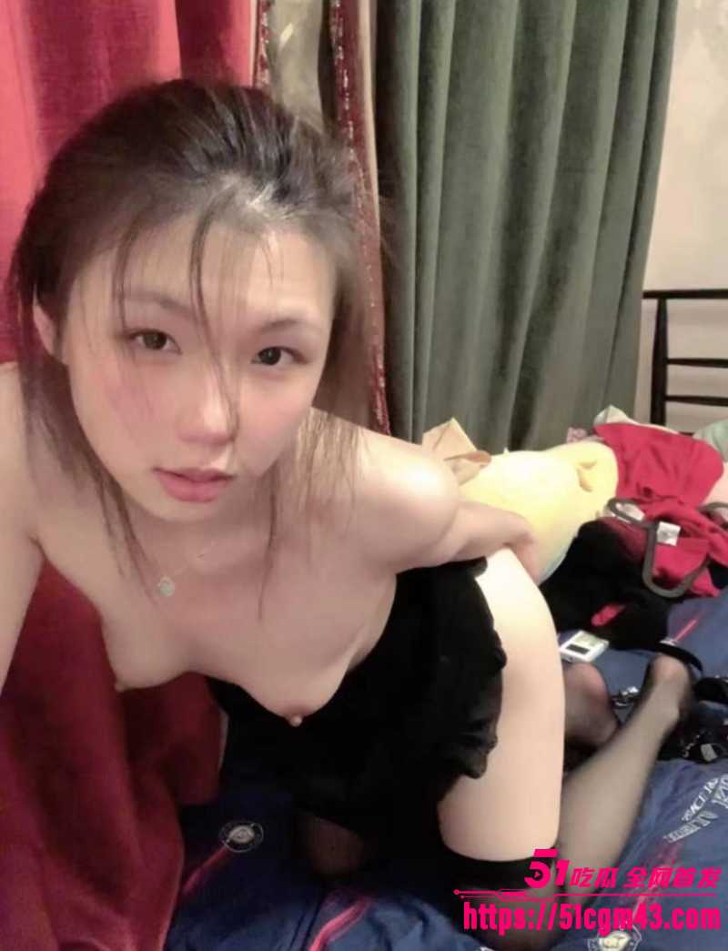 澳洲UQ留学生 李某某 人设崩塌 兰州软饭男傍富婆发私密照炫耀 拿逝者立誓骗钱！