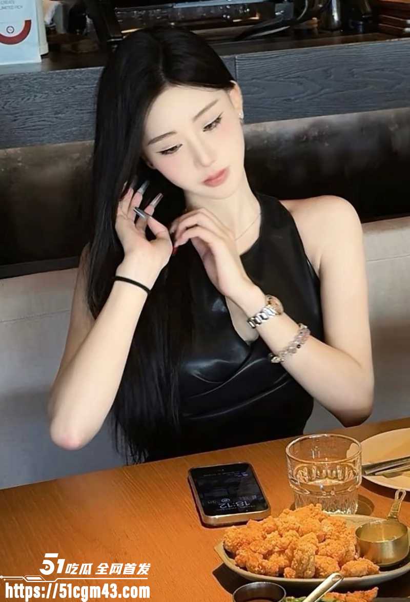 超美网红女神拜金认主 撕裆揉穴玩自慰 淫袍加身被打桩爆操