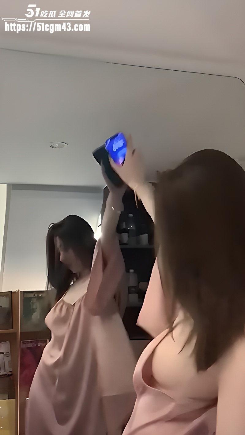 抖音露点闪现合集 众多主播直播擦边 真空上阵春光乍现 瞬间引爆流量！