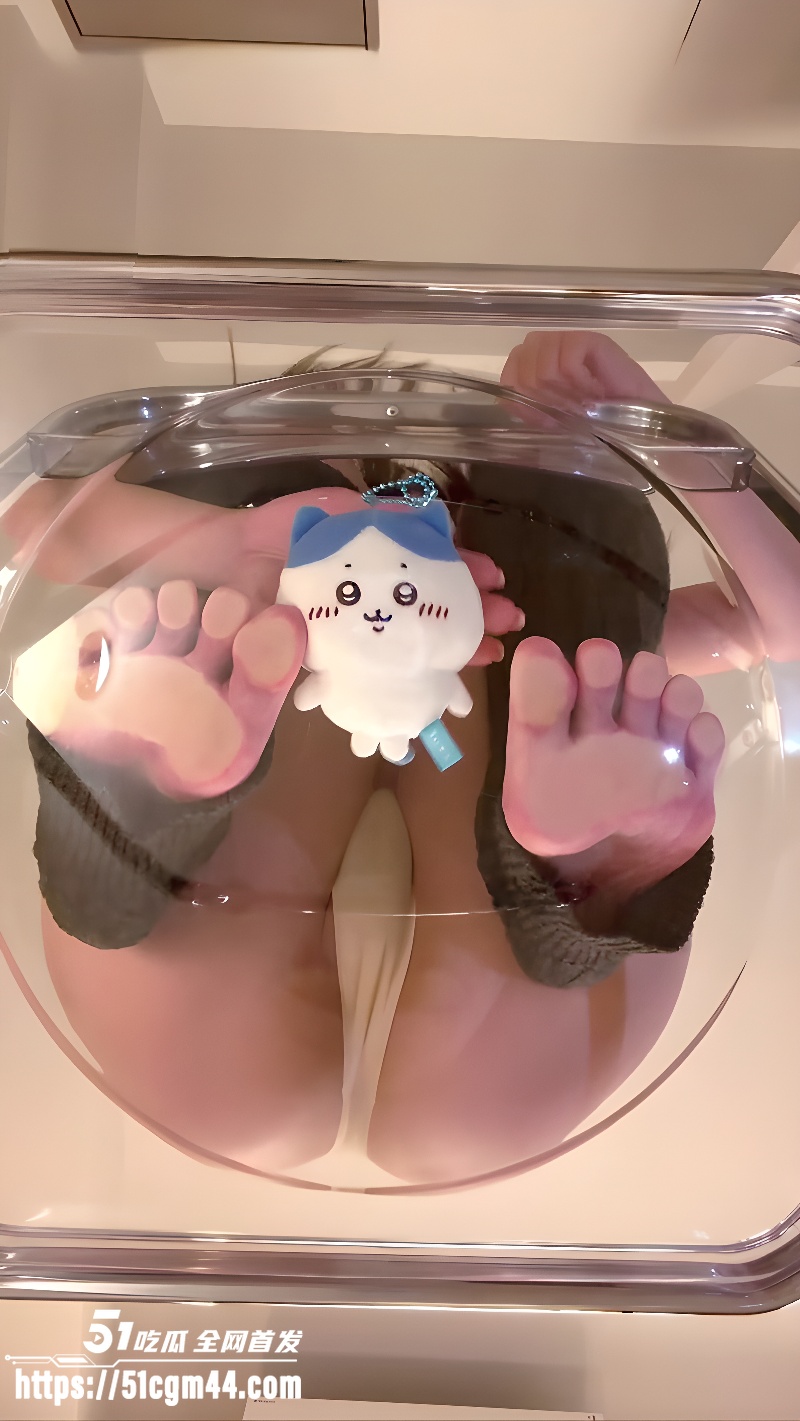 极品福利姬 Yummy707 透明凳上大屁股狠坐小八 裸舞诱惑骚气爆表！