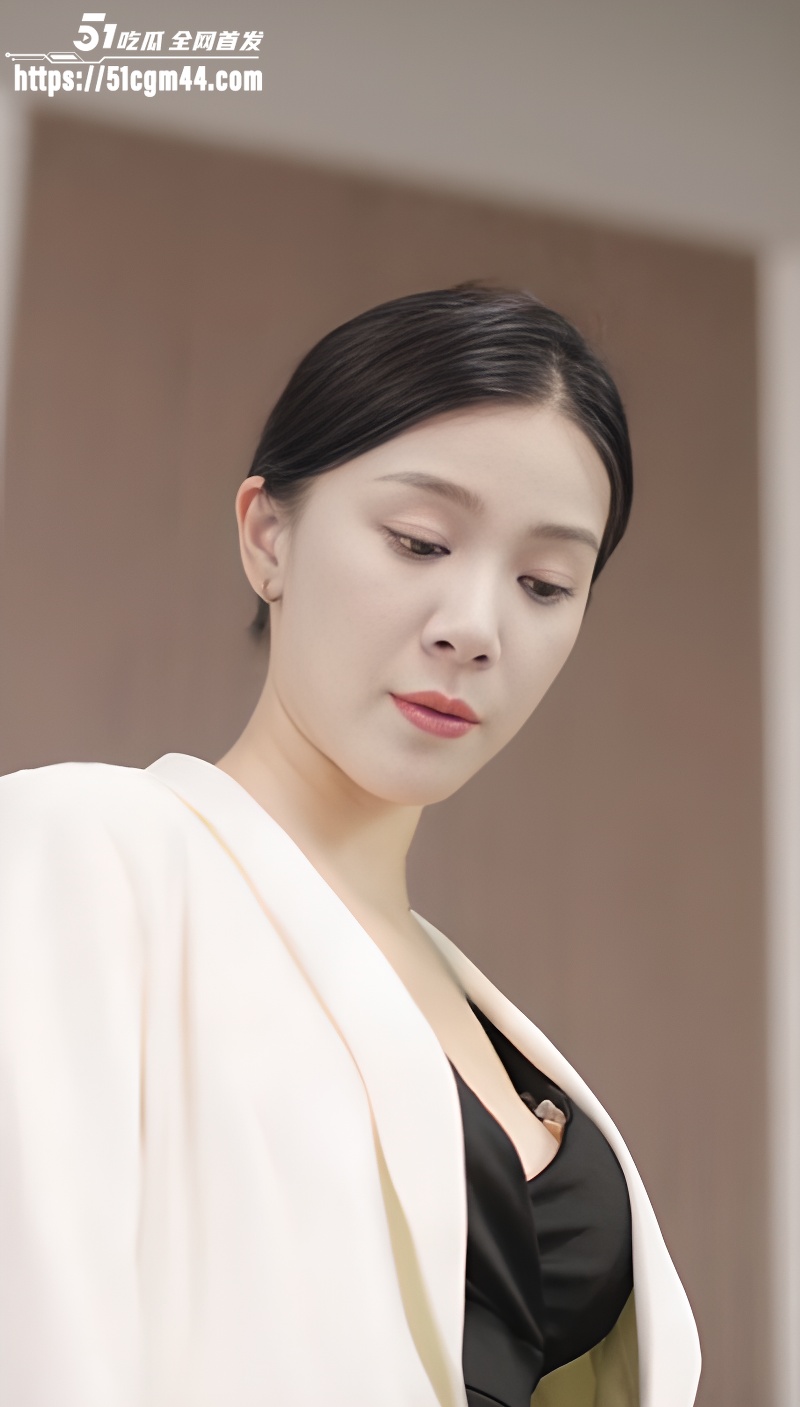 擦边短剧《职场热恋曲》绿帽牛马被欺压被背叛 机缘巧合下获得机会逆袭人生！