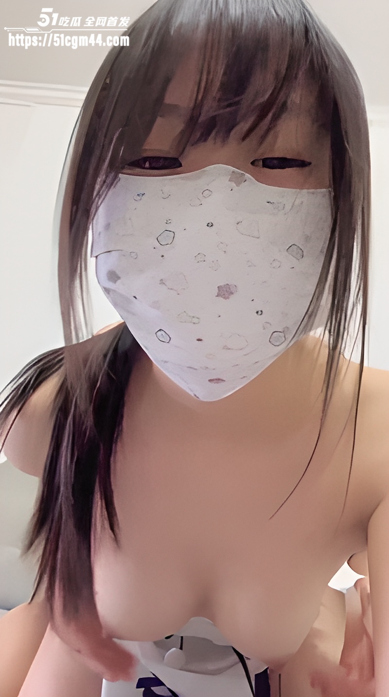 51原创钟灵妹妹 小妹想吃棒棒糖 被哥哥掏出肉棒塞嘴里 疯狂喷射精浆满口！