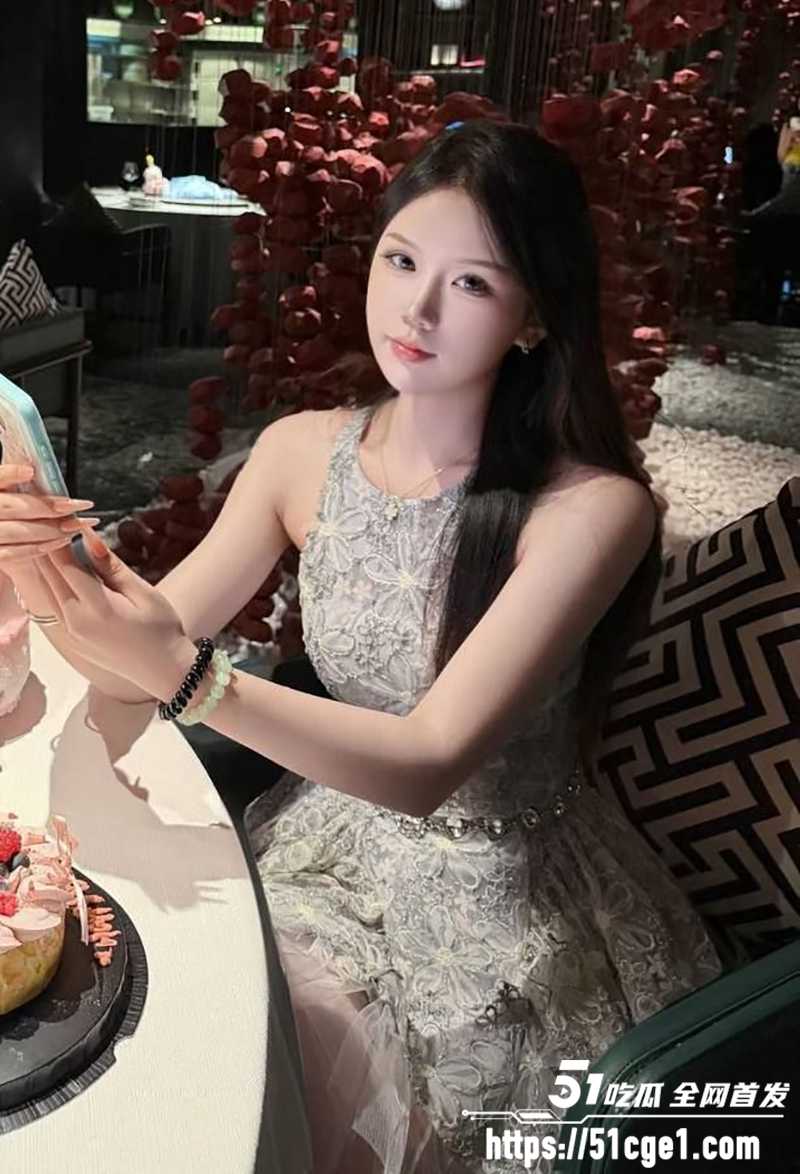 长沙oneK台球俱乐部 美女助教拉闺蜜组团接客 自慰卖淫私拍曝光