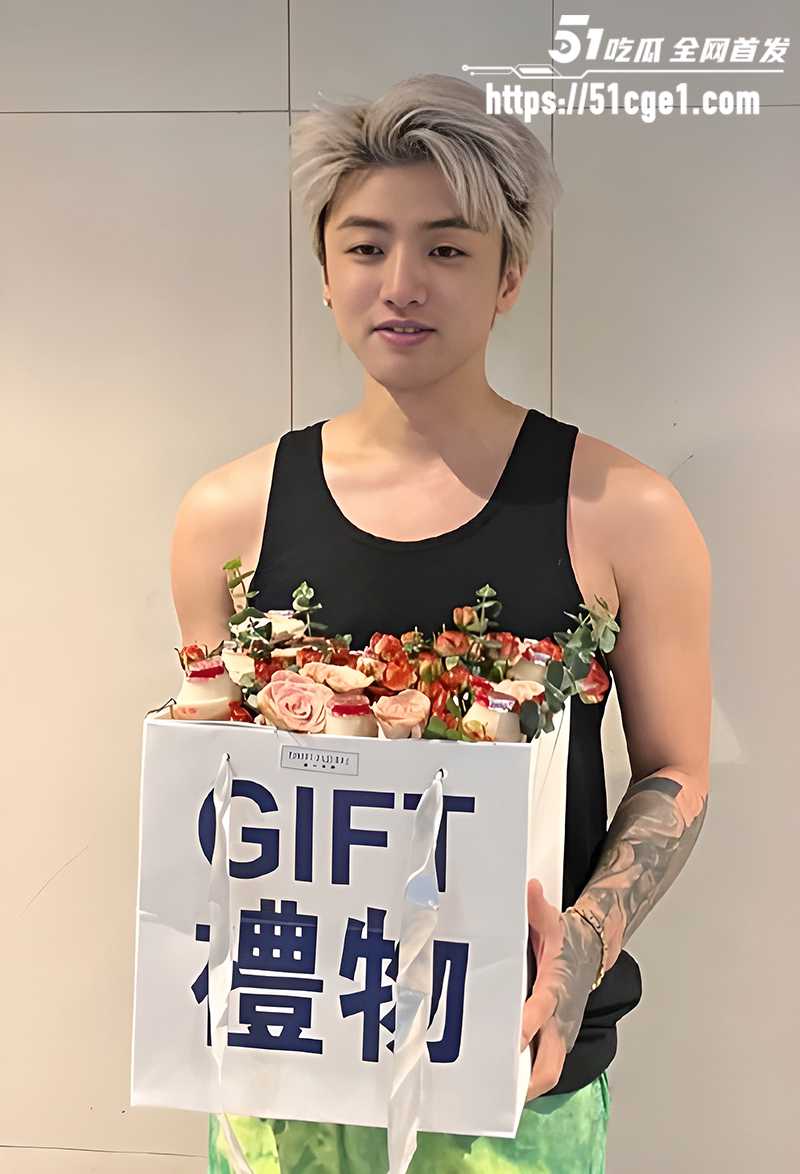 英雄联盟天才中单 谢天宇 被曝出轨成瘾 直播偷看女生底裤 被全网怒喷