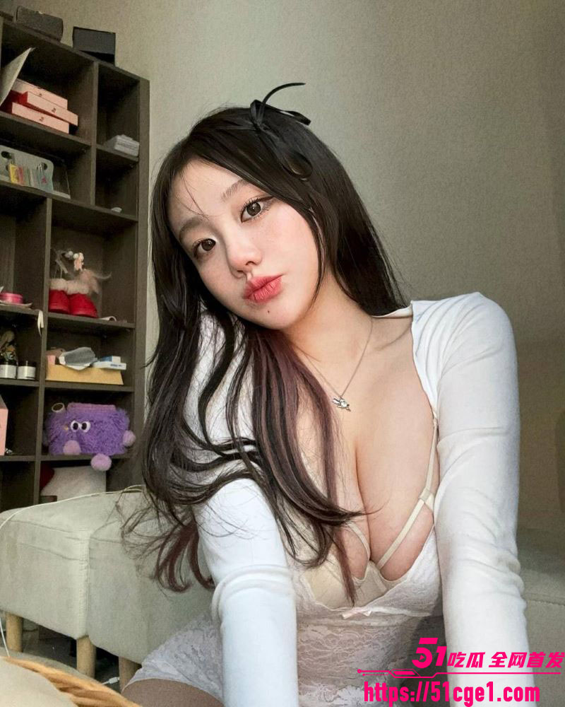 第一视角！巨乳白虎女神被变态狠折磨到哭着求饶 太刺激了