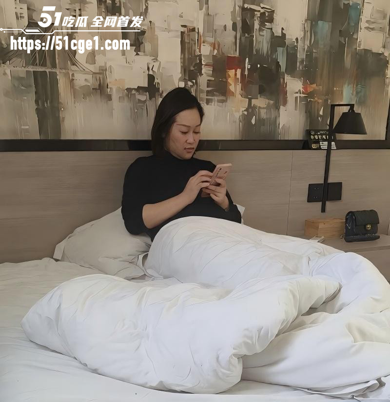 浙江烟酒行老板娘 魏翠萍 与外甥车震偷情 韵味熟女握屌挑逗呻吟四起！