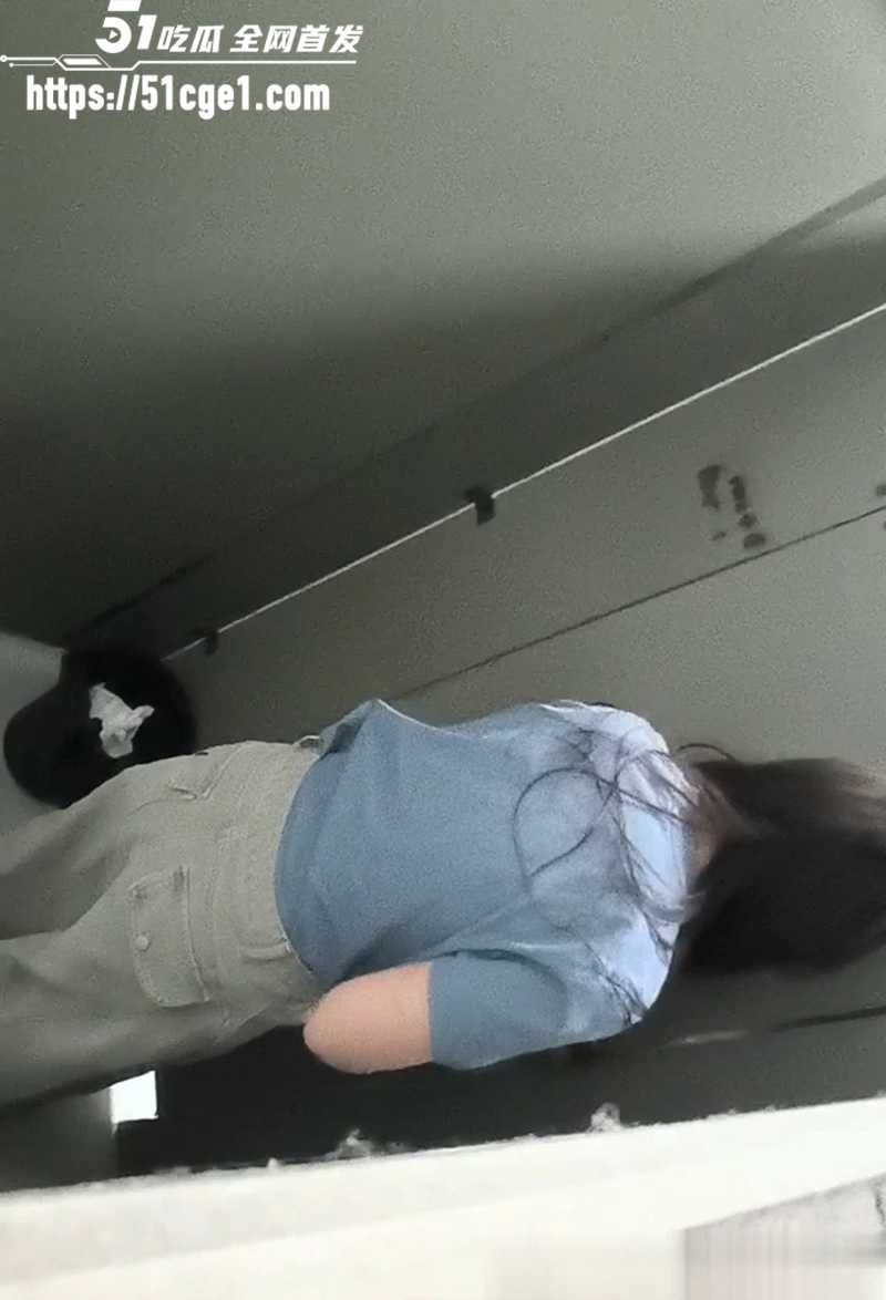 河北地质大学厕拍引流血冲突 女生受伤飙血 硬刚反杀偷拍渣男