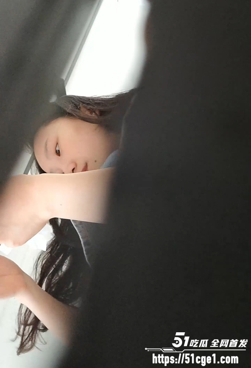 河北地质大学厕拍引流血冲突 女生受伤飙血 硬刚反杀偷拍渣男