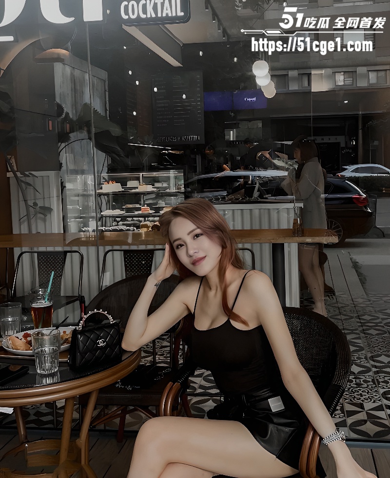深圳第一深情约炮极品美少妇 微毛美穴无套抽插 表情饥渴爽到眼神迷离
