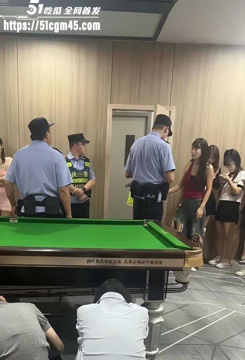 海口台球厅砍人视频爆火 双刀姐妹花血战五女 下死手刀刀奔着夺命