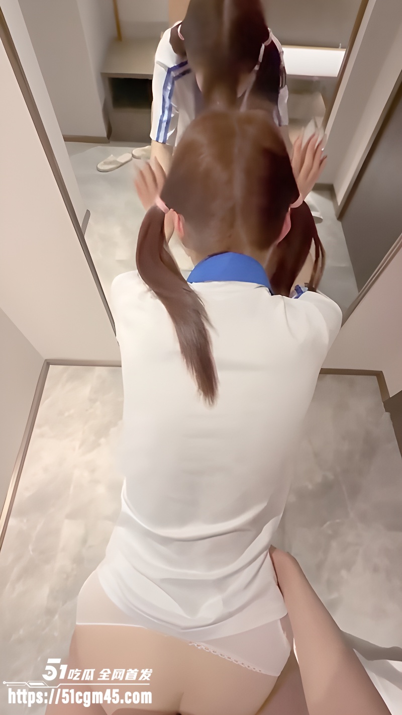 河南炮王 小远ovo 第九期 双马尾少女镜前被后入 翘臀撞得通红 啪啪声不绝于耳！