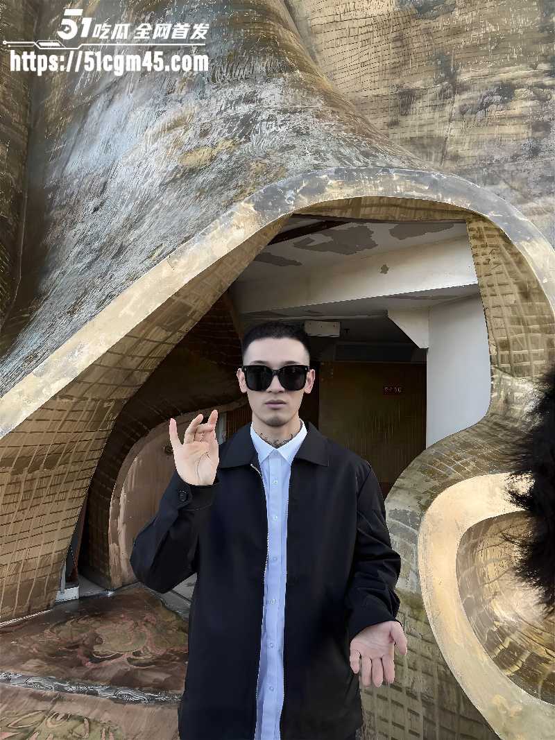 抖音网红 aka刀枪不入 马来西亚装逼遭围殴 监控视频流出 被打成狗 惨状曝光！