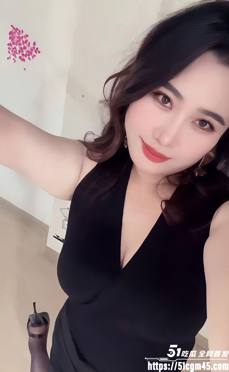 抖音丰满少妇 定制合集 硕乳肥臀狂飙春色 揉奶搓穴后入蜜穴堪称炮架！