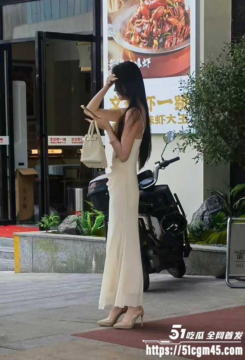 河南绝美小三被原配暴打 羞愧难当竟投河自尽 原配也上吊轻生 比谁惨呢？
