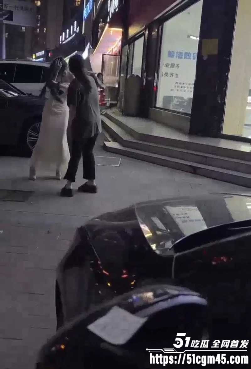 河南绝美小三被原配暴打 羞愧难当竟投河自尽 原配也上吊轻生 比谁惨呢？