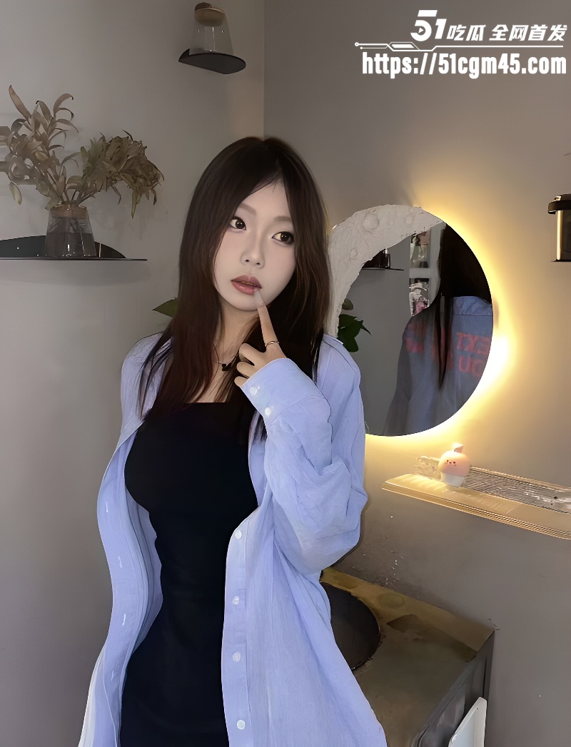 江西南昌御姐 王洛菲 高抬玉腿被单男无套打桩 挺拔椒乳身材火辣 淫荡呻吟骚气十足！