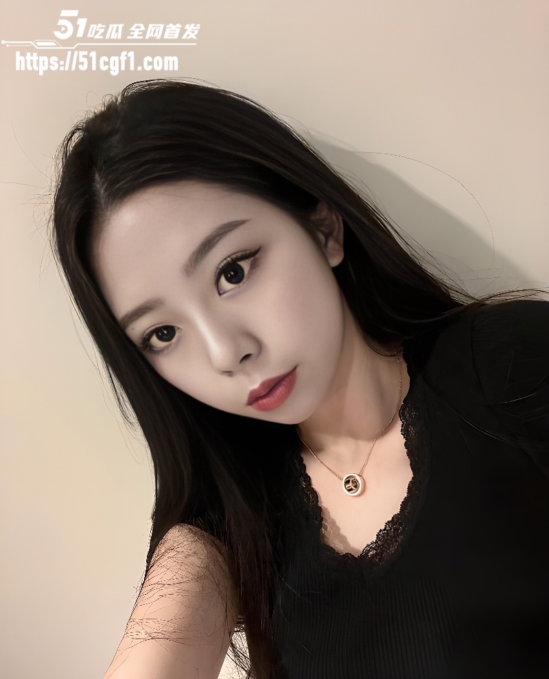 风骚眼镜婊性爱私拍 丰满体态韵味爆棚 口交骑乘榨取男友精液反差超大！