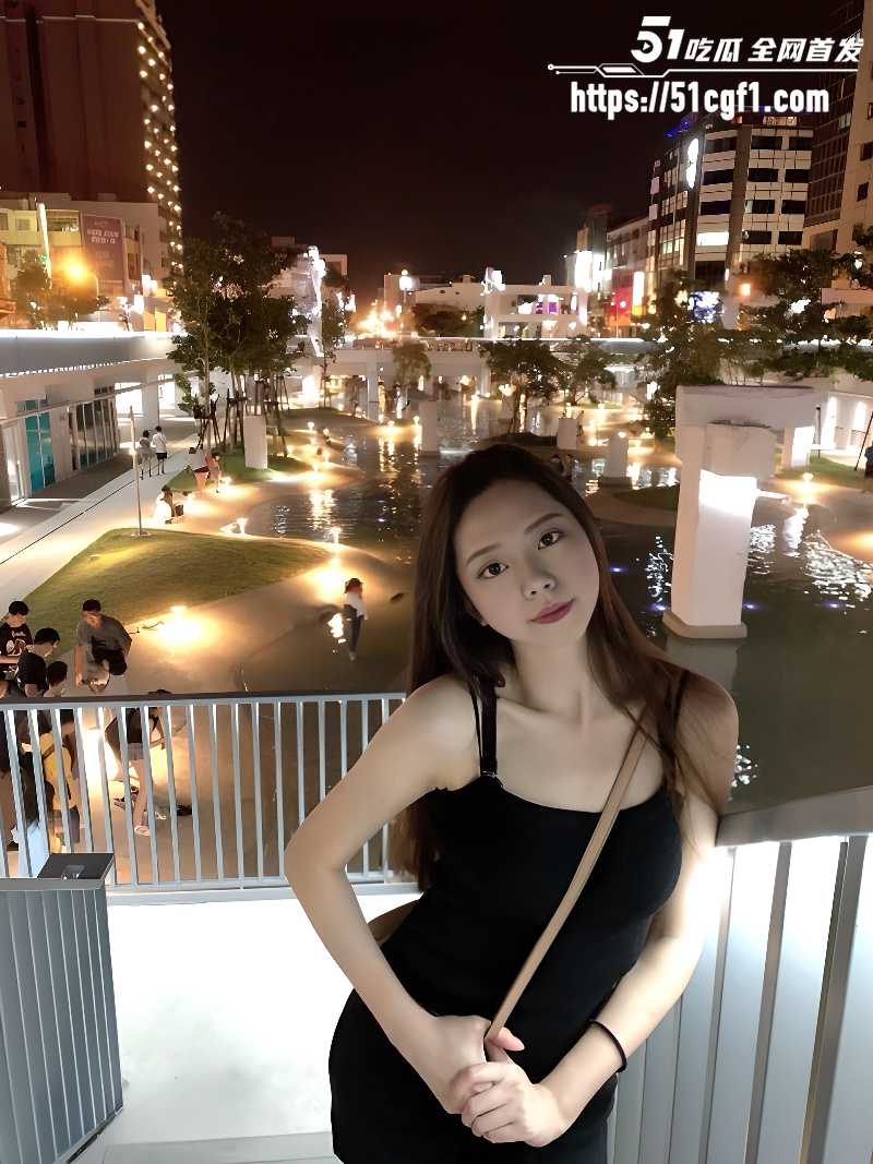 风骚眼镜婊性爱私拍 丰满体态韵味爆棚 口交骑乘榨取男友精液反差超大！