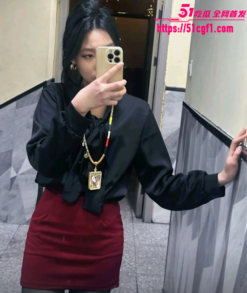 熊岳火车站黑丝高跟鞋一打二 丝毫不落下风 正妻抓小三 三女当场撕逼大乱斗