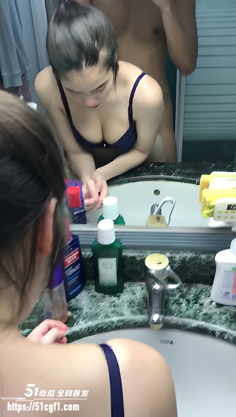 宁夏离异少妇闹闹线下约炮 抖音网红化身骚母狗 后入做爱淫叫不停
