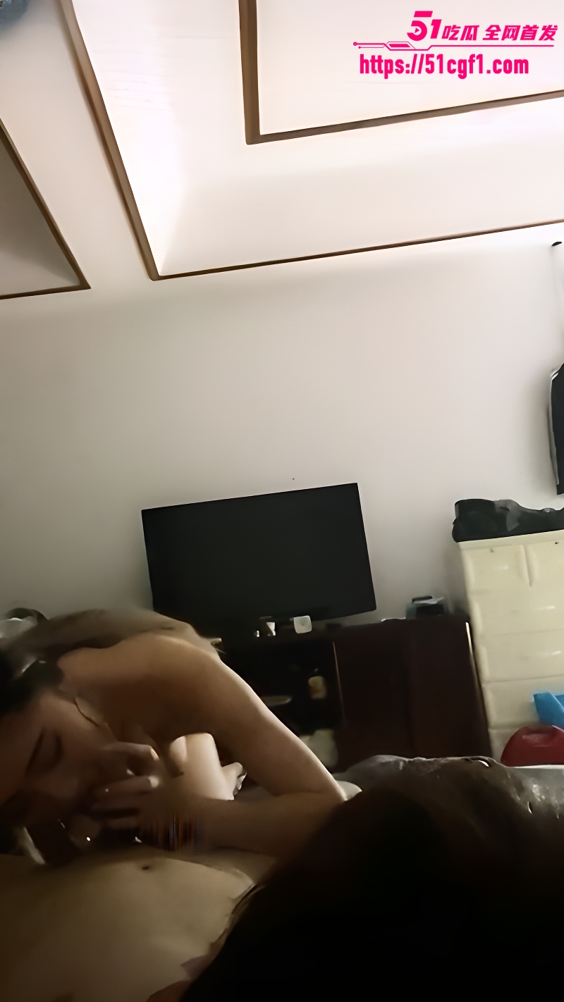 银行柜姐 早期下海付费黄播 与男友做爱 被同事拍下外流全网 口交骑乘十分骚浪！
