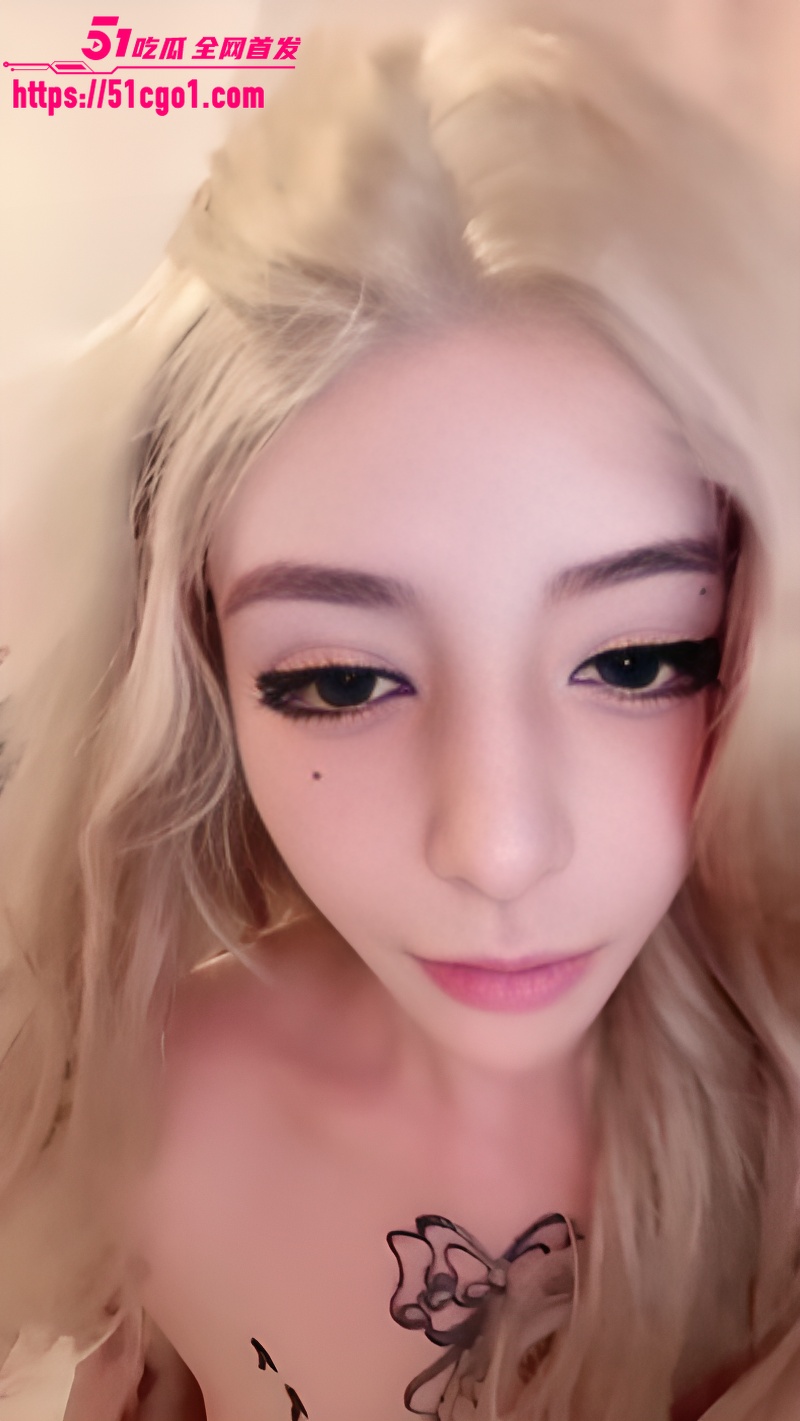 金发骚货 不知名生物 直播大秀 花胸纹身性感身躯激情诱惑 巨乳摇晃叫声超甜