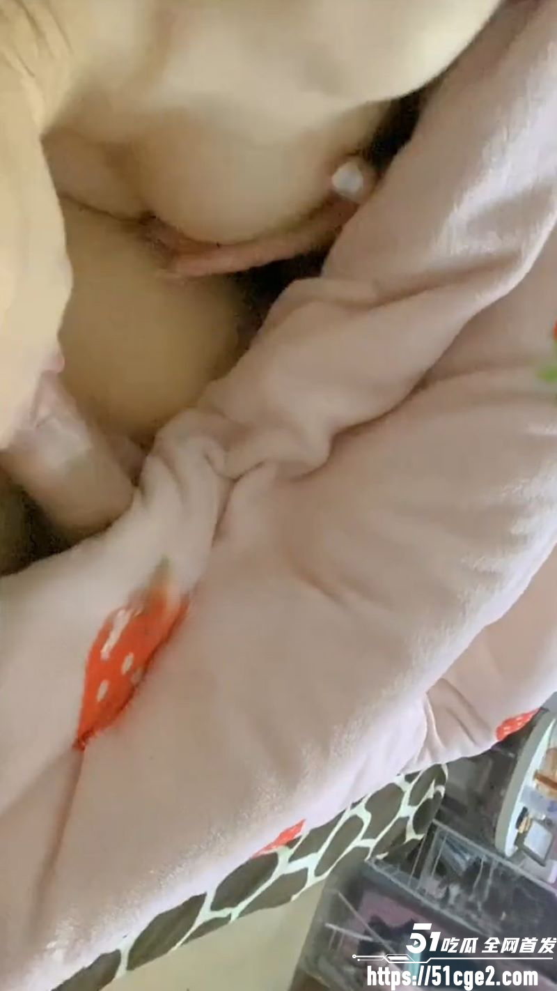 海角乱伦大神我和亲妹妹 妹妹主动来找我睡觉 乱伦到最后依然最爱哥哥鸡巴