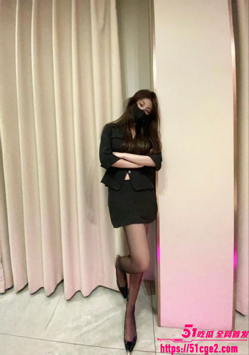 海角乱伦大神粉逼骚老婆 老婆在外被单男内射 居然还把精液夹在骚逼里带回来
