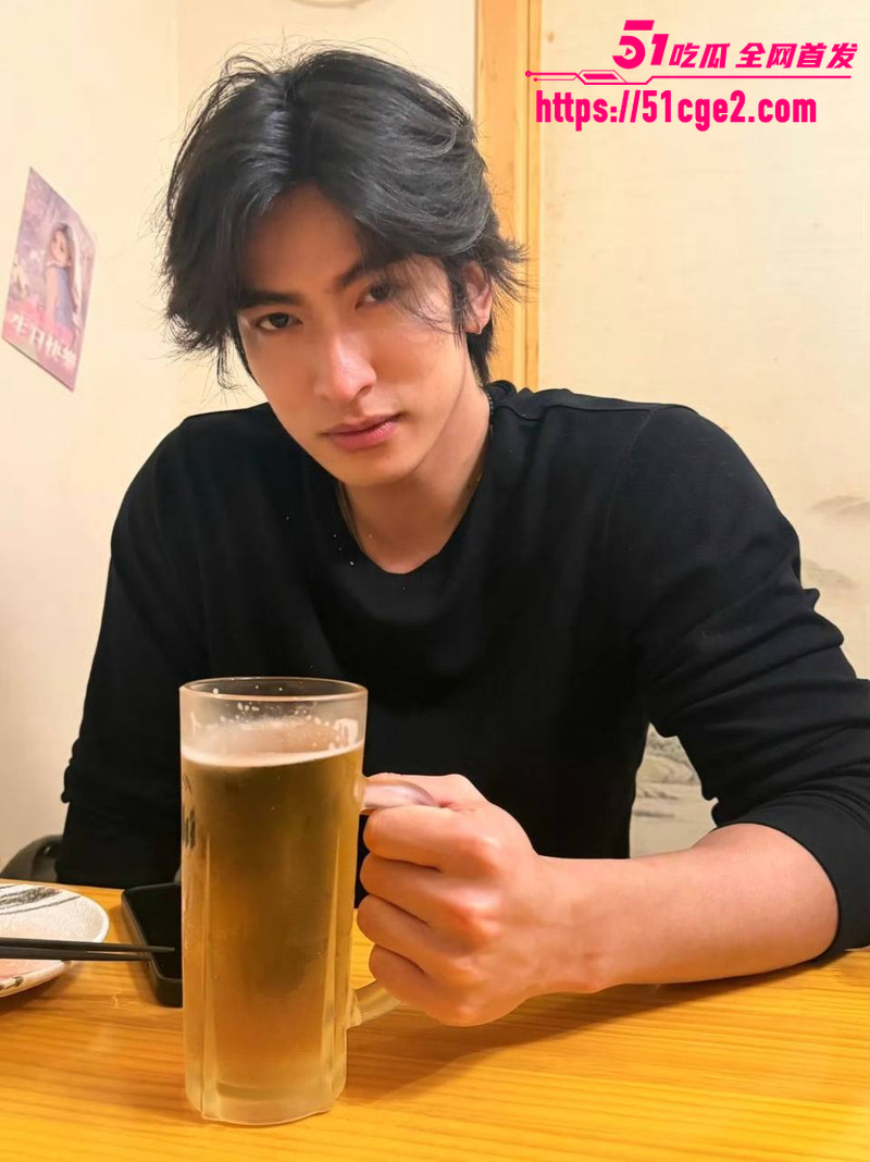 抖音网红 方圆同框泡澡的山羊 曾因泡澡约会引发热议 如今共进晚餐暧昧十足
