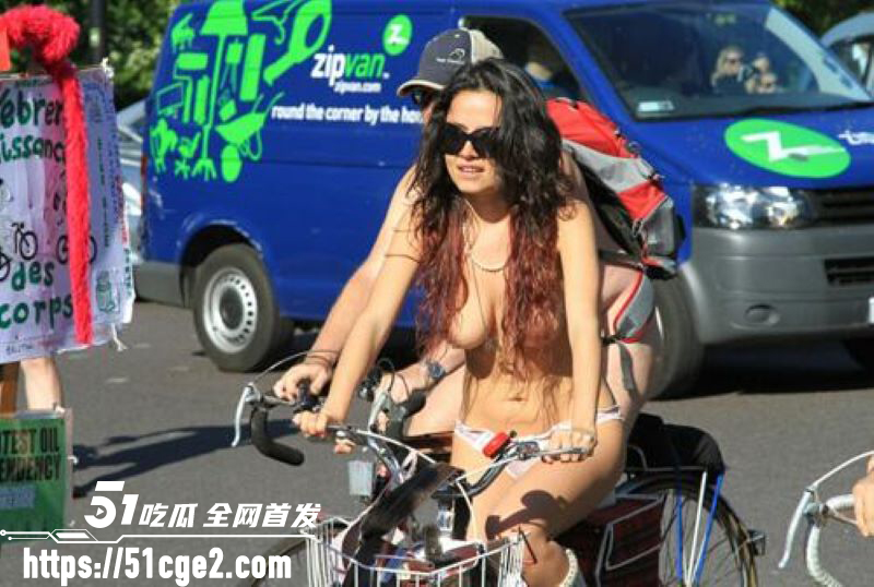 伦敦裸体骑行活动火热举行 1200多名男女集体脱光上阵 场面劲爆又荒诞！