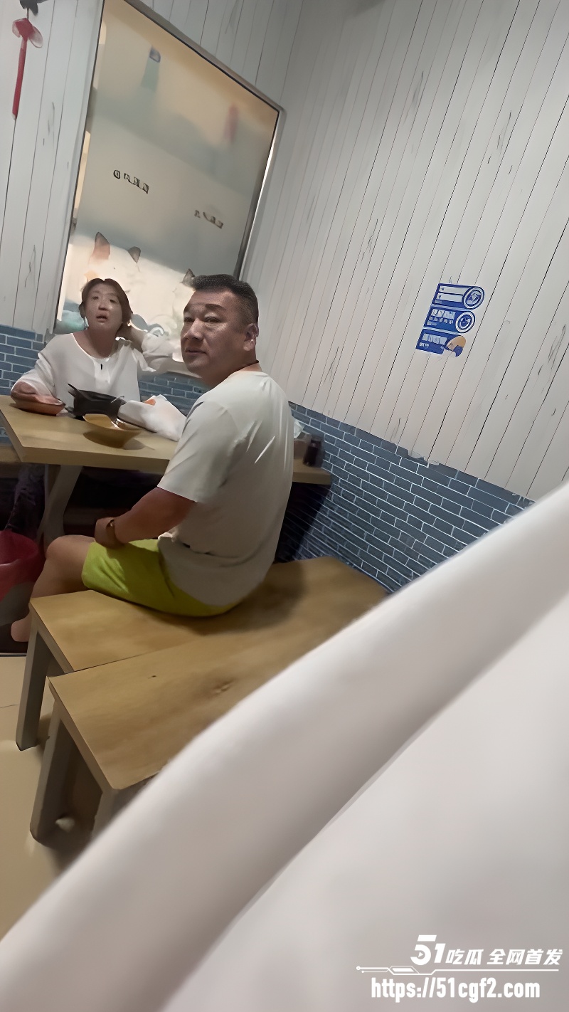 山东淄博网红 南哥与徐徐 探店时因言语冲突暴打少女 人设崩盘被网友口诛笔伐！