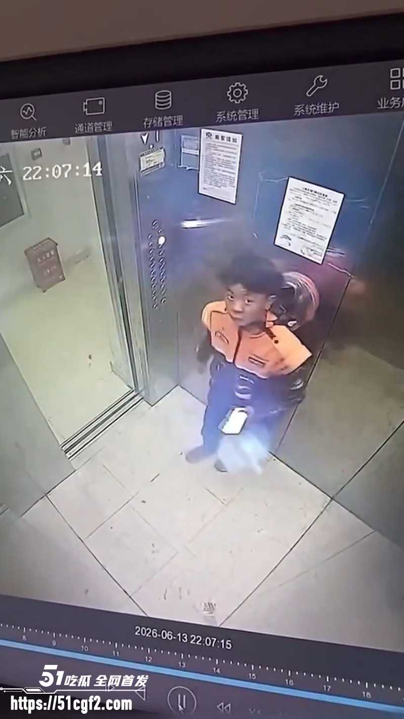 云南大便哥 淘宝外卖员 送餐途中在电梯拉屎 监控视频瞬间火爆出圈！