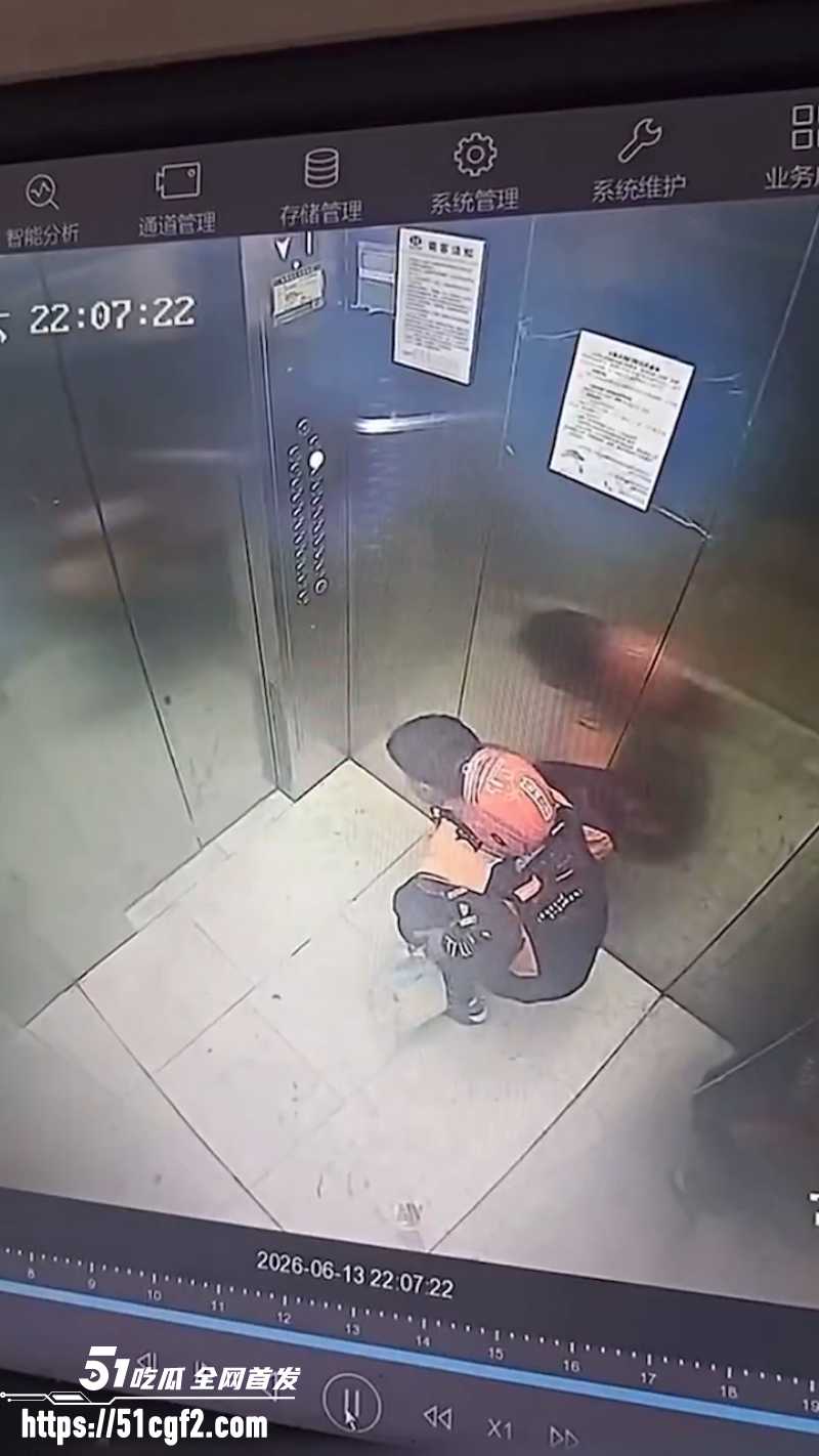 云南大便哥 淘宝外卖员 送餐途中在电梯拉屎 监控视频瞬间火爆出圈！