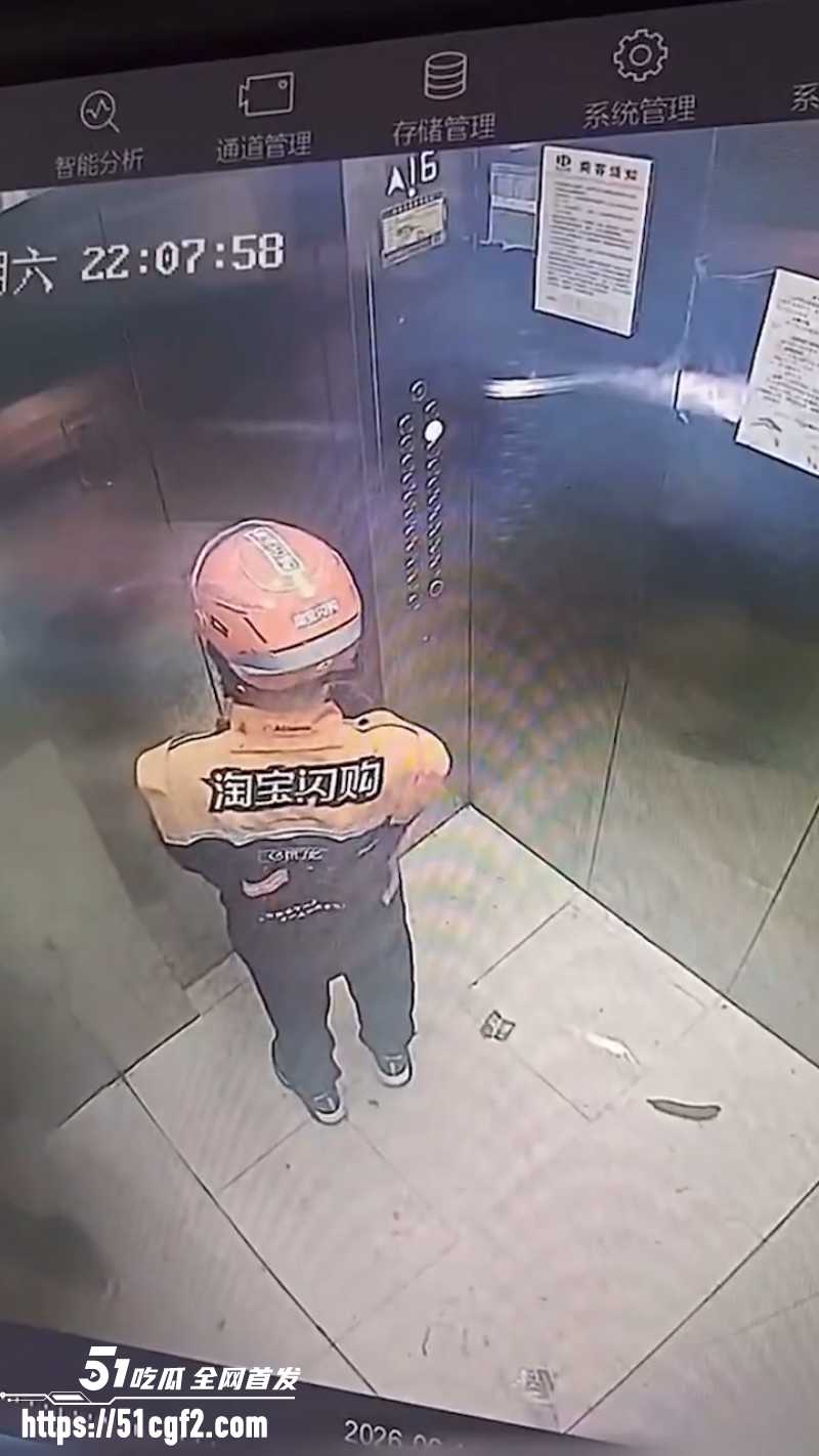 云南大便哥 淘宝外卖员 送餐途中在电梯拉屎 监控视频瞬间火爆出圈！