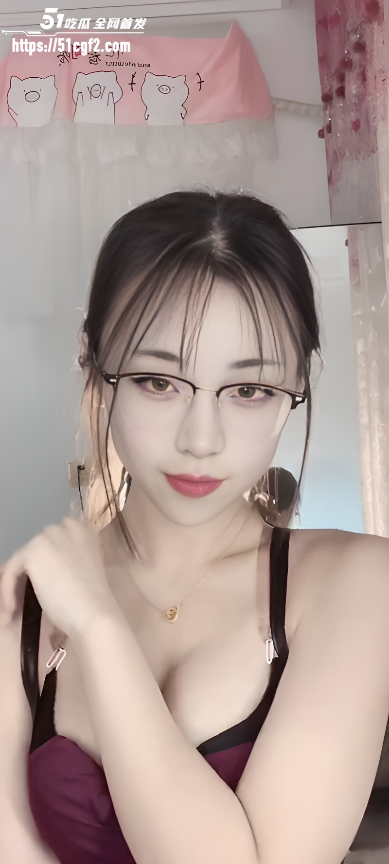 B站网红 灌注大白菜 舰长提督福利 扭腰摆臂狂舔话筒 淫骚身材直击心魂！