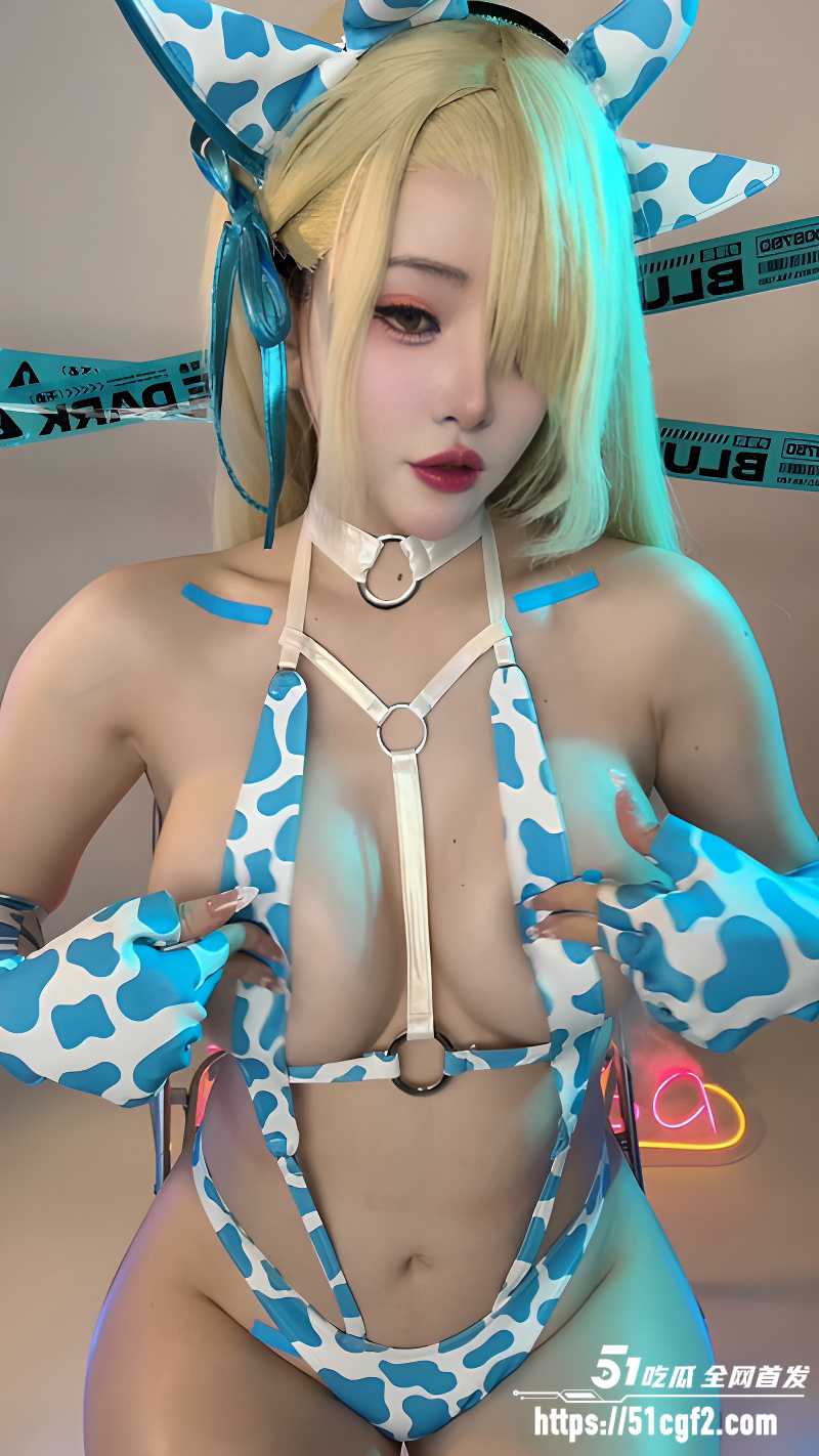 巨乳福妖姬 小阿莎 Cos明日奈 奶牛比基尼凸显酮体 指奸白虎穴淫液丝引！