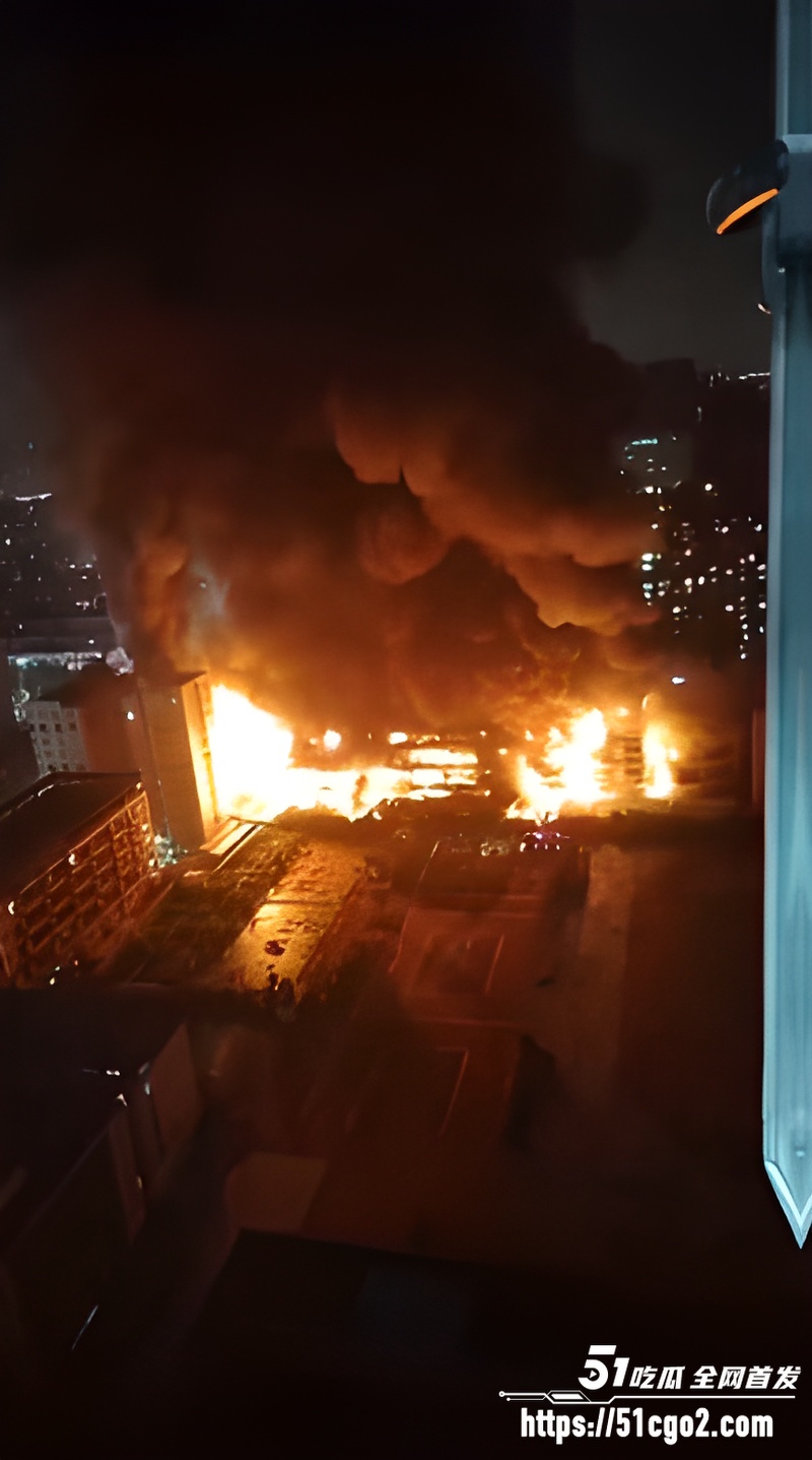 郑州宏达国际车业广场突发大火 多年老市场一夜烧成焦点 两人当场遇难令人惋惜 