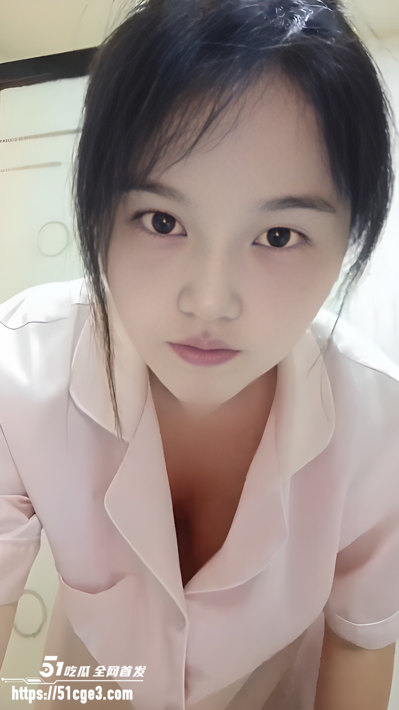 B站 依衣521 私密视频 良家吊钟乳萌妹 揉胸掰穴镜头特写 反差太大！