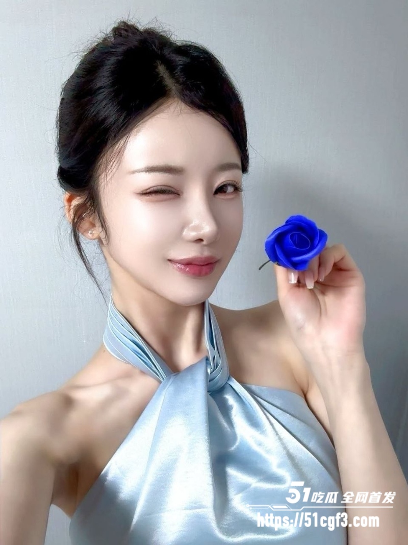 中俄混血绝色御姐 烦哈 穿开档黑丝美乳侍奉金主 无毛嫩穴被操到高潮喷水