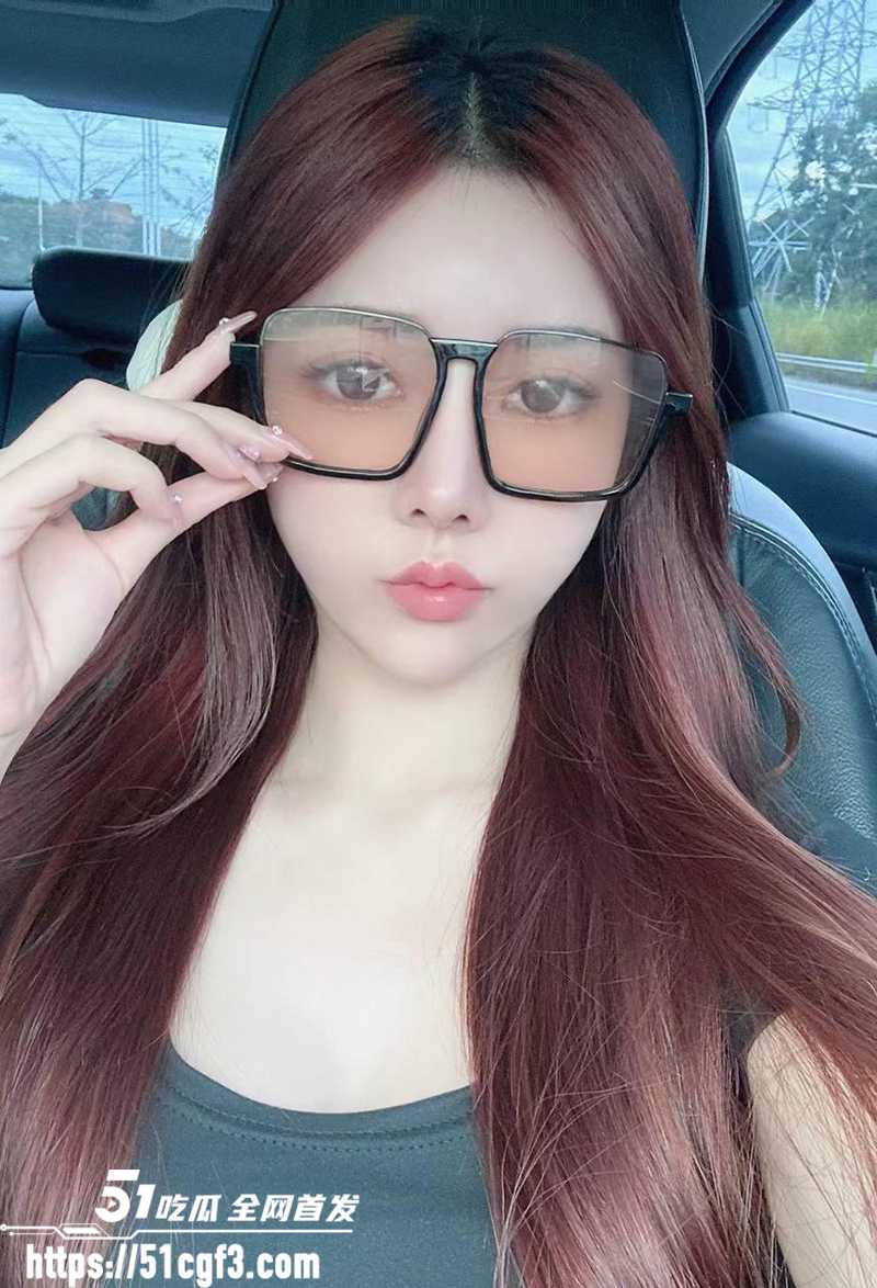绝美御姐网红 囍宝日记 重金定制福利 美乳长腿淫装多变 假屌自慰插的淫汁横流!