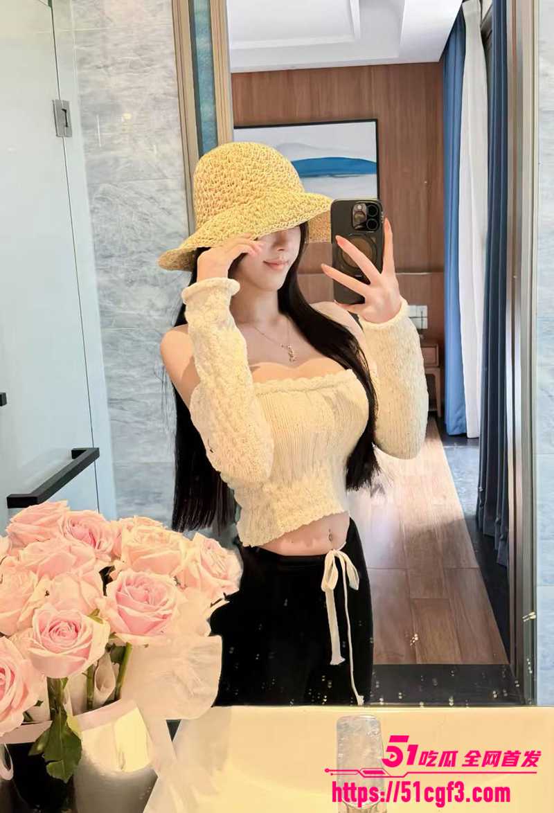 绝美御姐网红 囍宝日记 重金定制福利 美乳长腿淫装多变 假屌自慰插的淫汁横流!