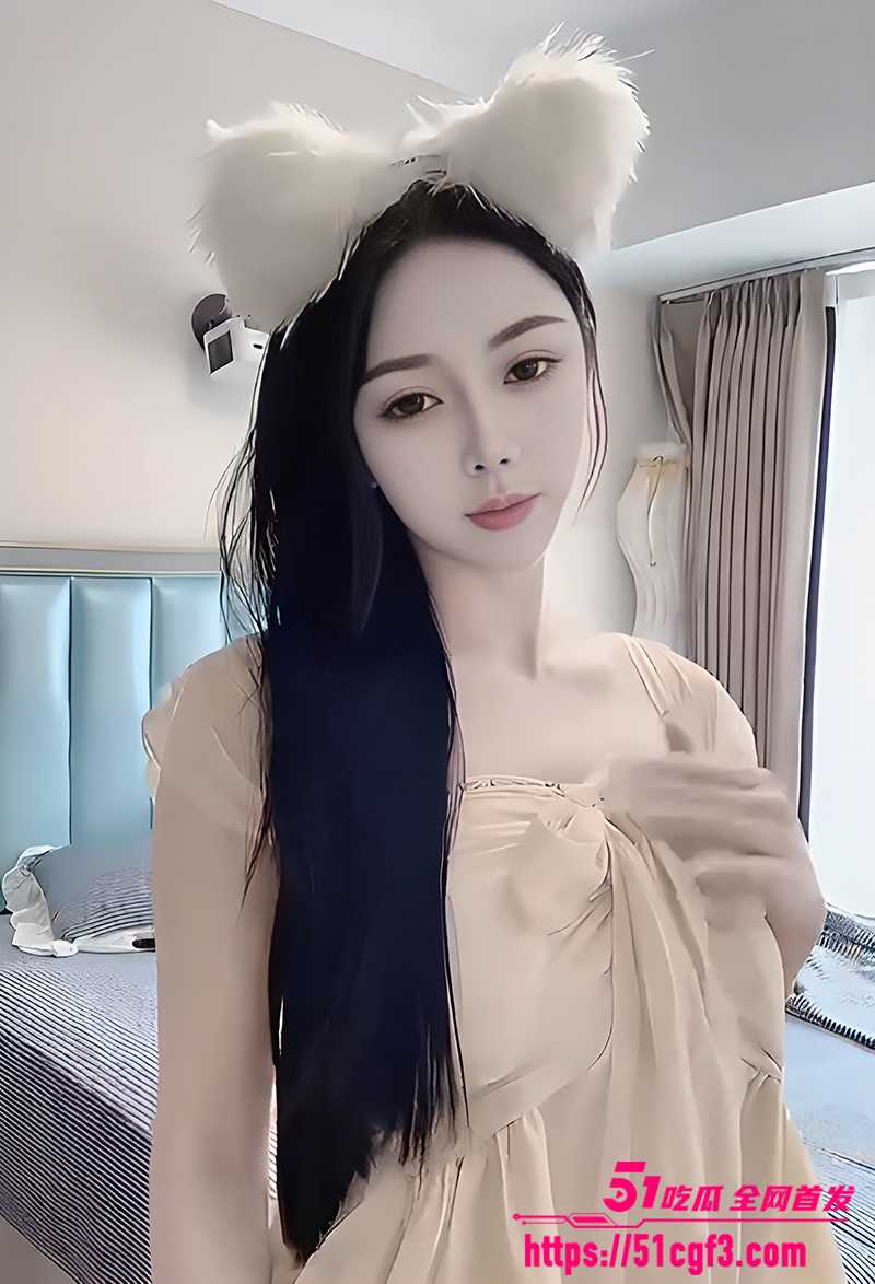 绝美御姐网红 囍宝日记 重金定制福利 美乳长腿淫装多变 假屌自慰插的淫汁横流!