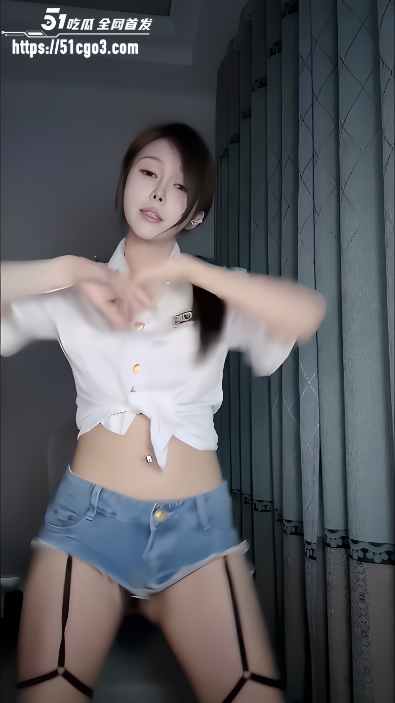快手福利姬 金欧尼 裸舞合集 顶跨甩臀摇晃玉躯 火辣骚舞撩人心魂！